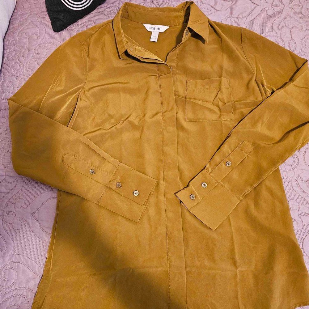 Nine west long sleeve button down shirt size x-small